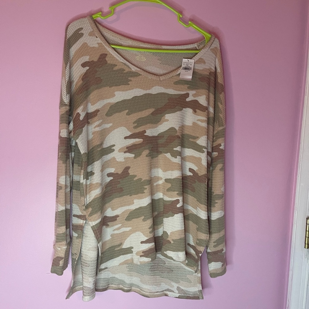 American Eagle pink camo top